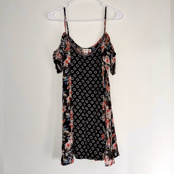 Band of Gypsies cold shoulder cut out mini dress size M - Picture 1 of 6